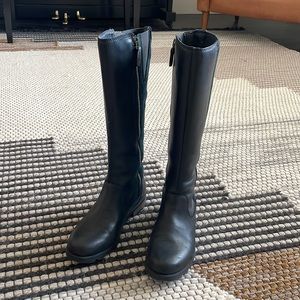 Beautiful knee high sorel boots size 7